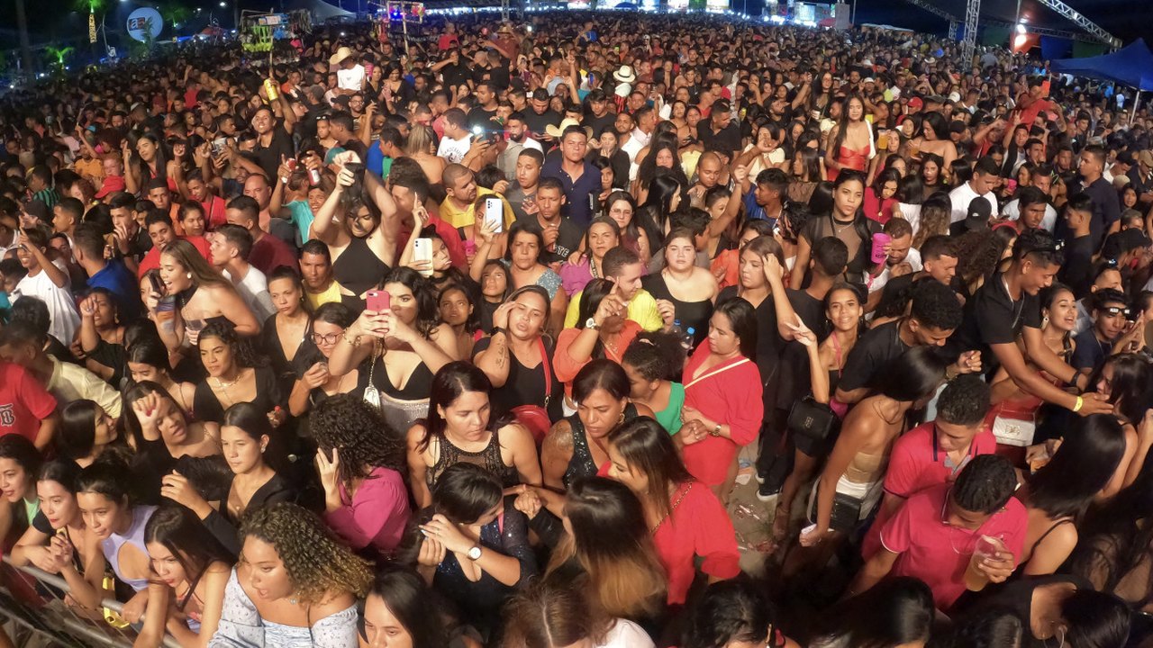 Primeira noite de Festival do Bagre leva 20 mil pessoas à orla do Pilar; confira as atrações desta quinta