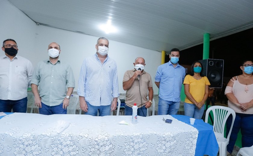Alfredo Gaspar debate efeitos da pandemia com lideranças e moradores do Graciliano Ramos
