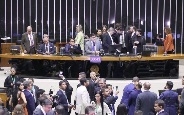 Proposta de regulamentação do trabalho de motoristas de aplicativo causa polêmica no Plenário