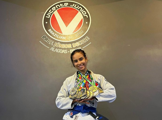 Anavivian Santos: lutadora alagoana que vem colecionando títulos no jiu-jitsu