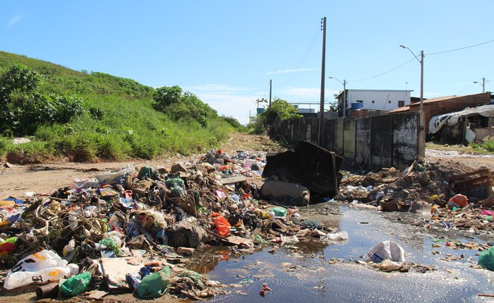 Técnicos do IMA encontraram mais uma lagoa de chorume sem qualquer cuidado na barreira do antigo 'lixão' da capital