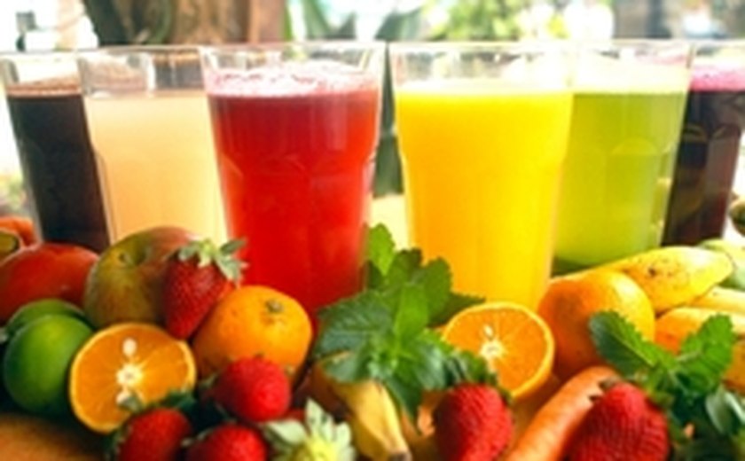 Nutricionista do HGE recomenda consumo diário de sucos no verão