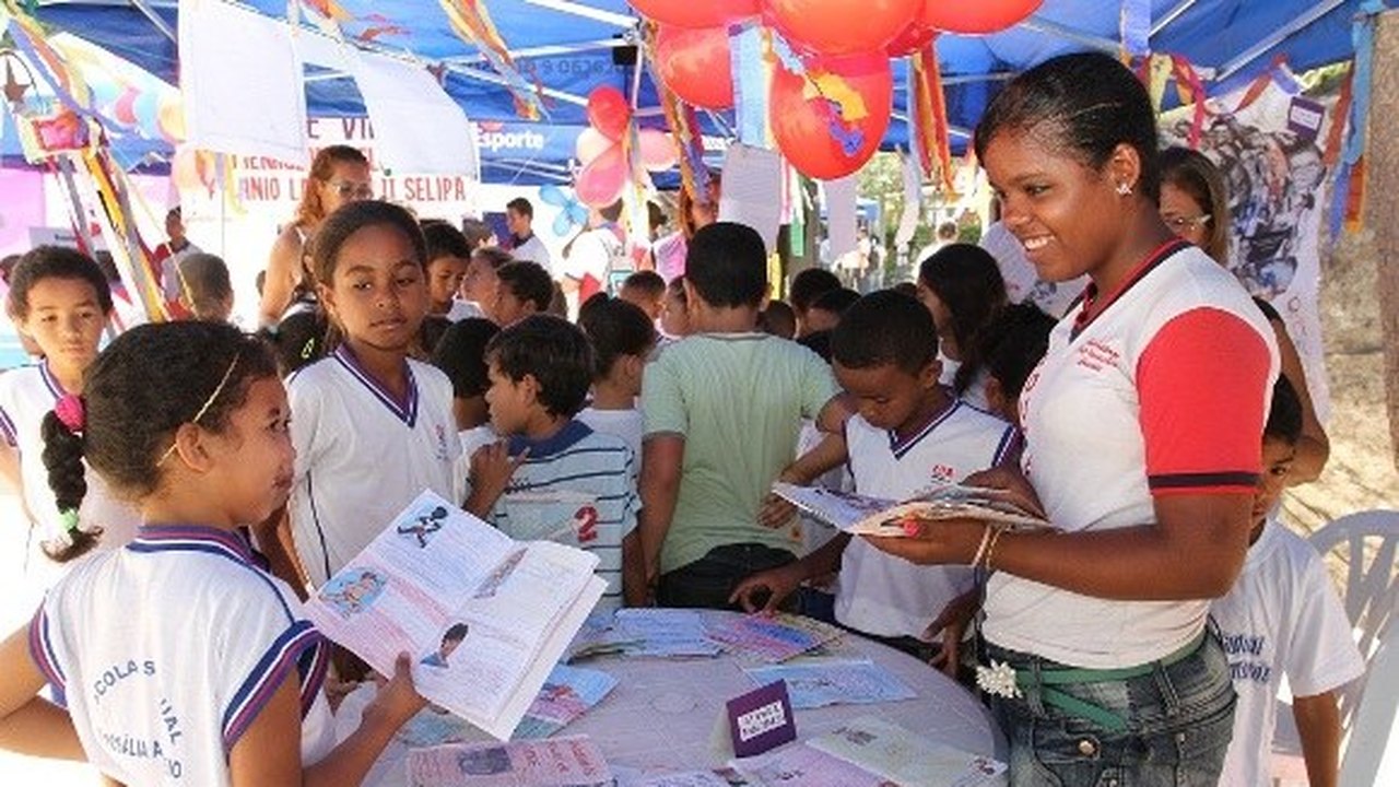 Secretaria da Educação leva oficinas para o bairro do Jacintinho