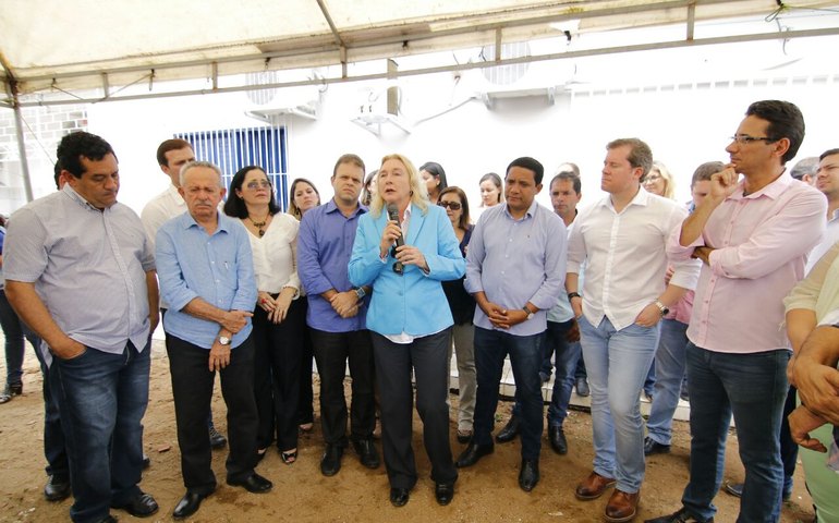 Prefeito Julio Cezar inaugura Casa Azul em Palmeira dos Índios