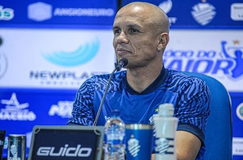 CSA reapresenta o técnico Higo Magalhães em entrevista coletiva