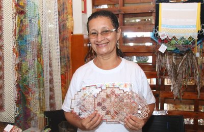 Artesãs deodorenses organizam desfile de moda em filé 