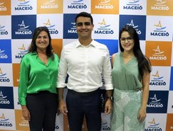 Procuradora do Trabalho Rosemeire Lamarca, prefeito JHC e servidora do MPT Natálie Silva participaram da reunião realizada no prédio-sede da Prefeitura de Maceió  Rafael Barreto/Ascom MPT