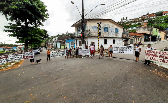 Protesto dos moradores dos Flexais, em Maceió, pedindo realocação das famílias Protesto dos moradores dos Flexais, em Maceió, pedindo realocação das famílias