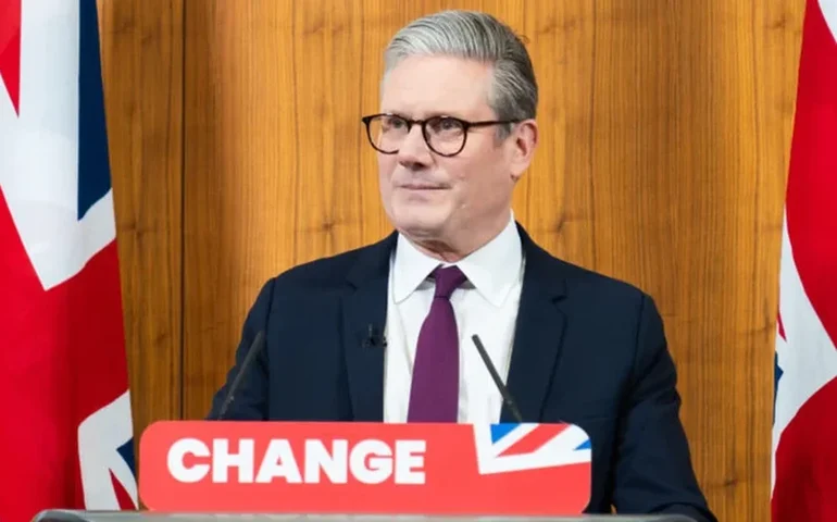 Starmer afirma que Reino Unido reforçará defesa diante de ameaças do Irã, mas descarta envolvimento direto em guerra