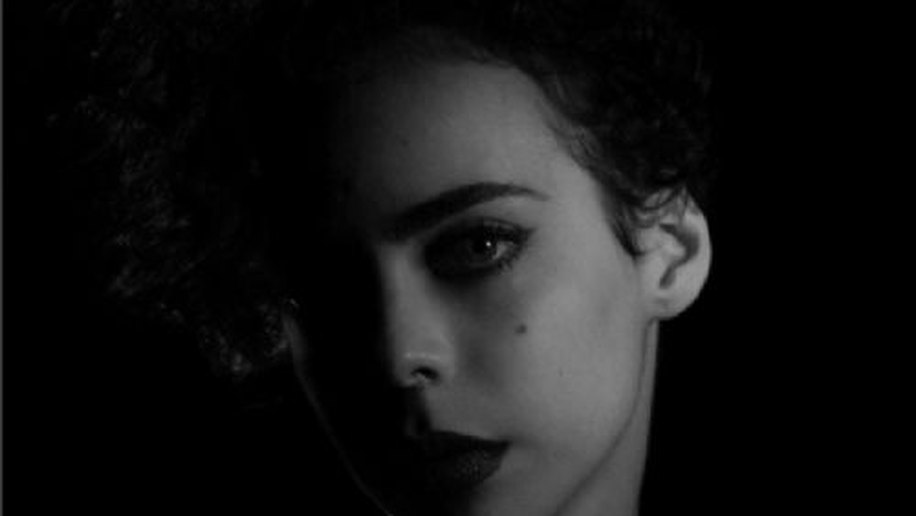 ‘Quinta no Arena’ apresenta o talento e o carisma de Elisa Lemos