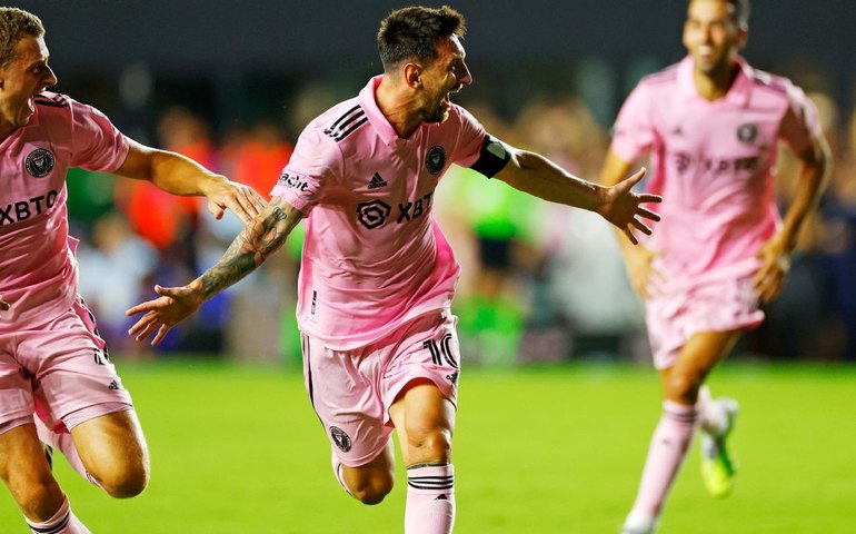 Messi entra no 2º tempo e como capitão dá a vitória para o Inter Miami com lindo gol de falta