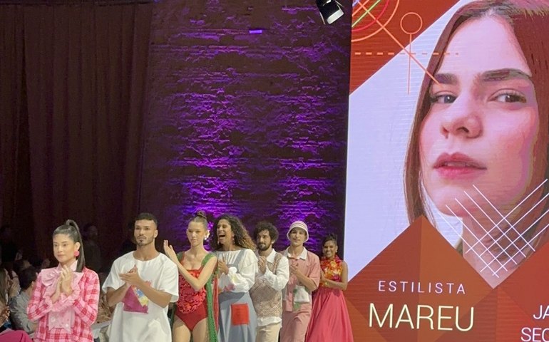 Singeleza de Maria Eugênia encanta espectadores no evento alagoano de Moda “Renda-se”
