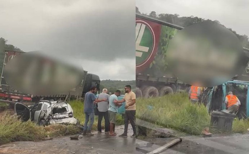 Acidente entre veículos deixa carro tombado na BR-101, em São Miguel dos Campos