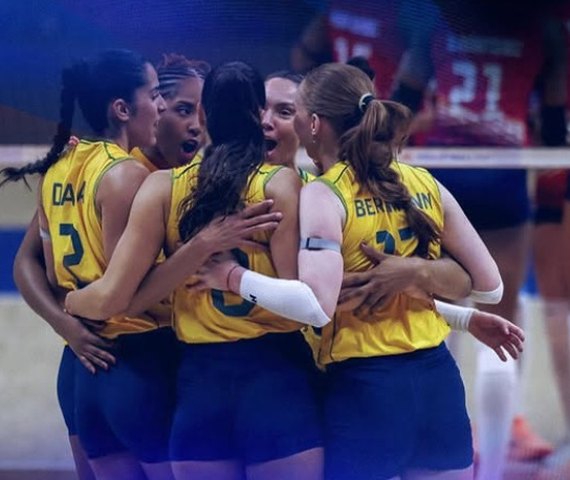 Ponteira da seleção feminina de vôlei denuncia racismo contra o namorado: 'São covardes'