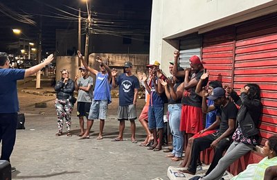Igreja Fé e Atitude realiza ação social junto a moradores de rua de Maceió