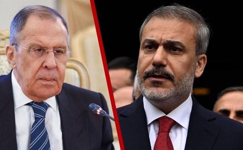 Os ministros das Relações Exteriores da Rússia, Sergei Lavrov, e da Turquia, Hakan Fidan, conversaram por telefone nesta quinta-feira (28) e discutiram iniciativas para pôr fim ao conflito ucraniano, segundo informou uma fonte diplomática turca à Sputnik.