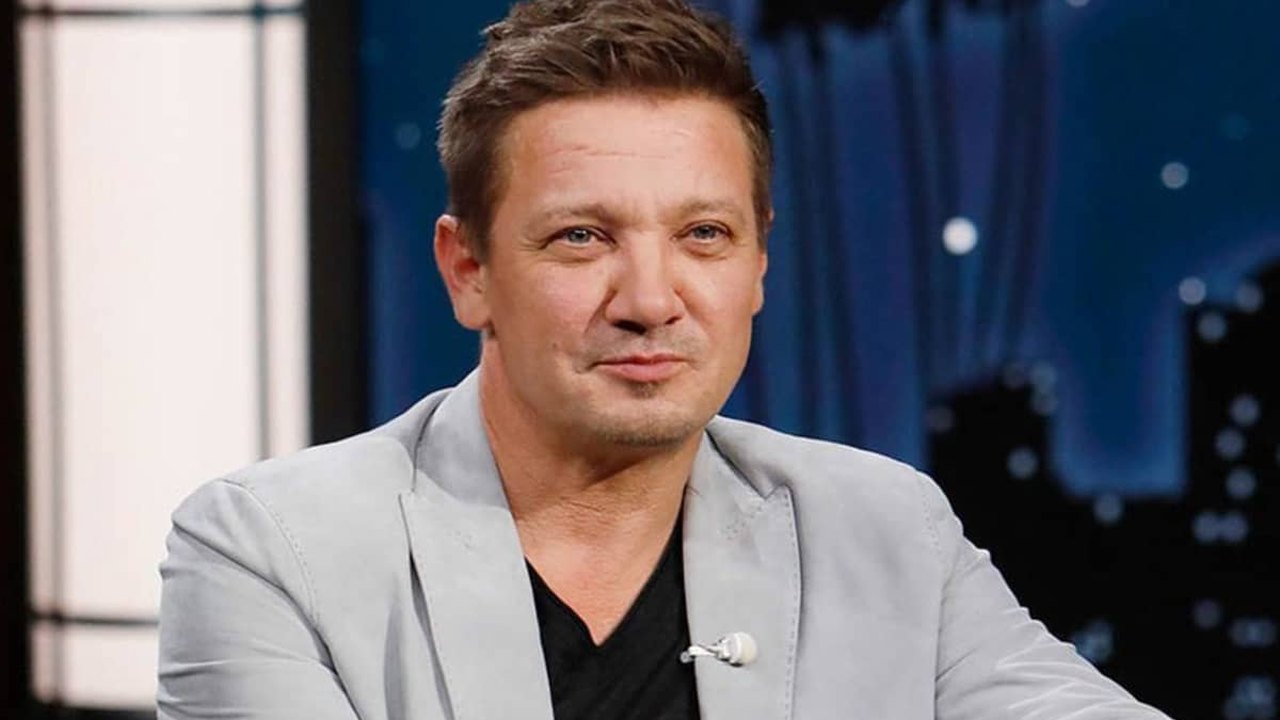 Após acidente, ator Jeremy Renner passa por cirurgia e está em estado crítico