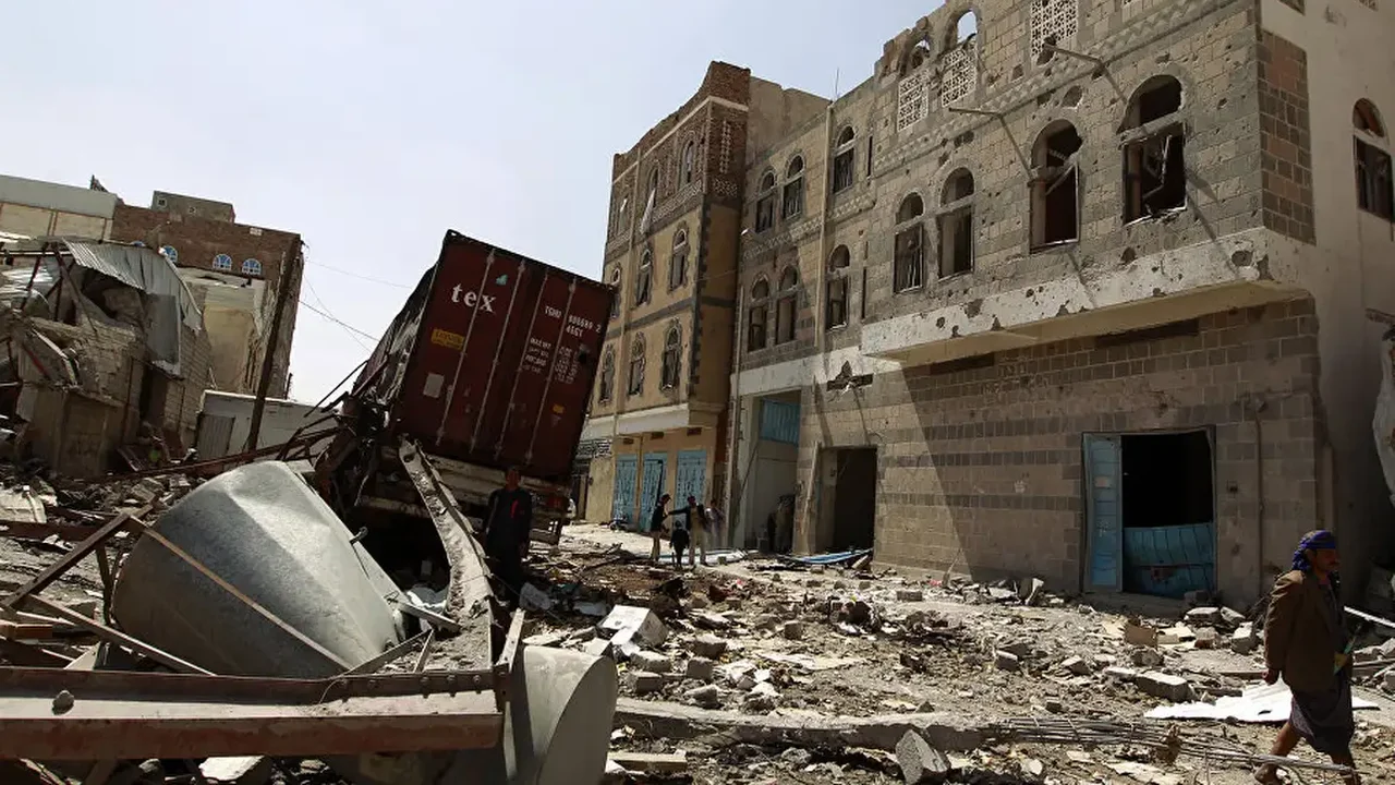 EUA atacam porto petrolífero no Iêmen; houthis dizem que ação deixou pelo menos 38 mortos