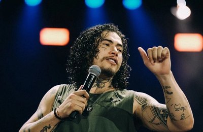 Falando sobre tudo, e vencendo barreiras ao longo da turnê, Whindersson Nunes Volta a Maceió com novo show