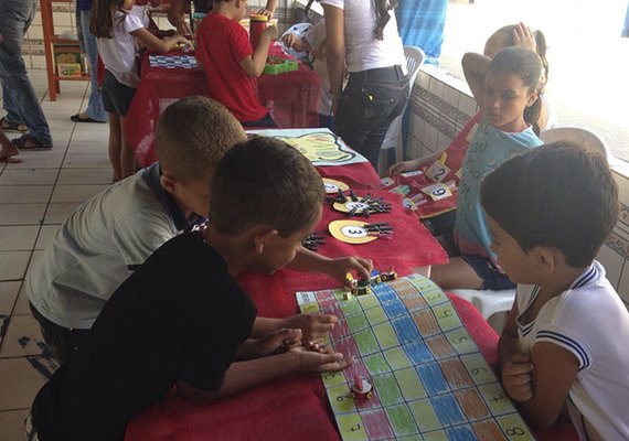 Jequiá da Praia: Alunos da Educação Especial realizam exposição de jogos do Projeto Matemática Inclusiva