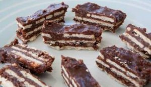 Torrone feito com biscoito Cream Cracker