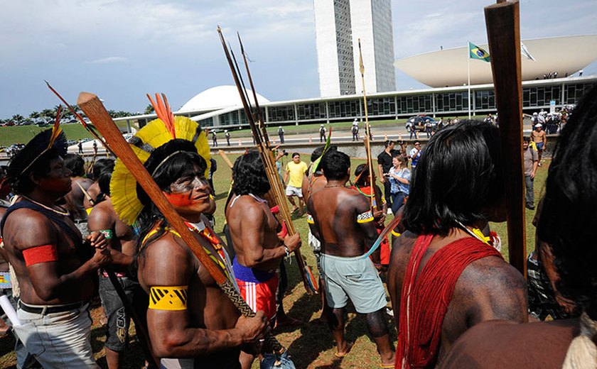 PEC 215 ameaça comunidades indígenas e quilombolas, dizem debatedores no Senado