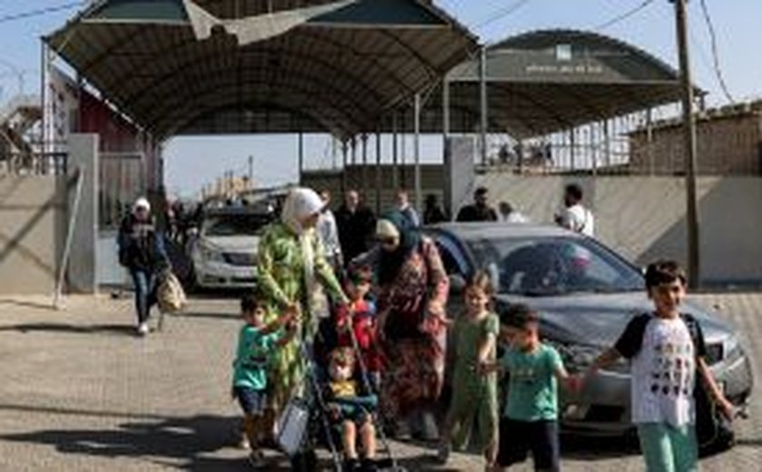 Escola israelense enfrenta o desafio de manter rotina leve para as crianças durante a guerra em Gaza