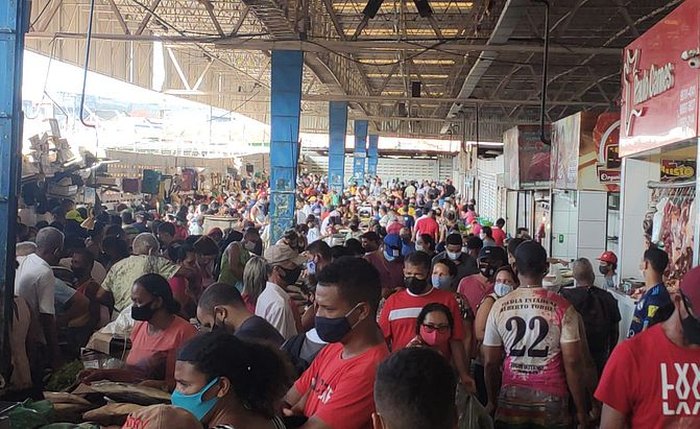 Feriado de Páscoa registrou aglomeração no Mercado Público de Maceió