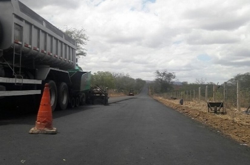Minador do Negrão recebe 14 km de rodovia recuperada nesta quinta(29)