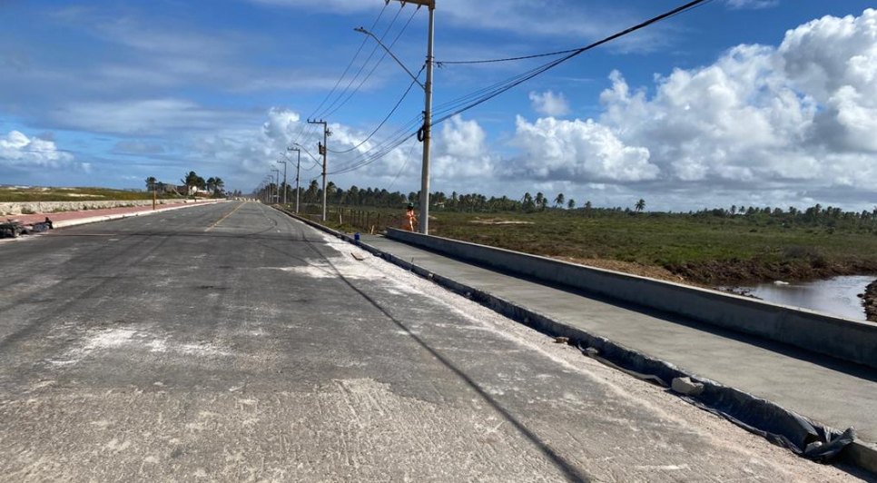 Após cratera provocar interdição, trecho da Orla Sul de Aracaju é liberado para tráfego de veículos