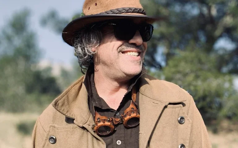 Aos 54 anos, ator Nicholas Brendon morre enquanto dormia nos Estados Unidos