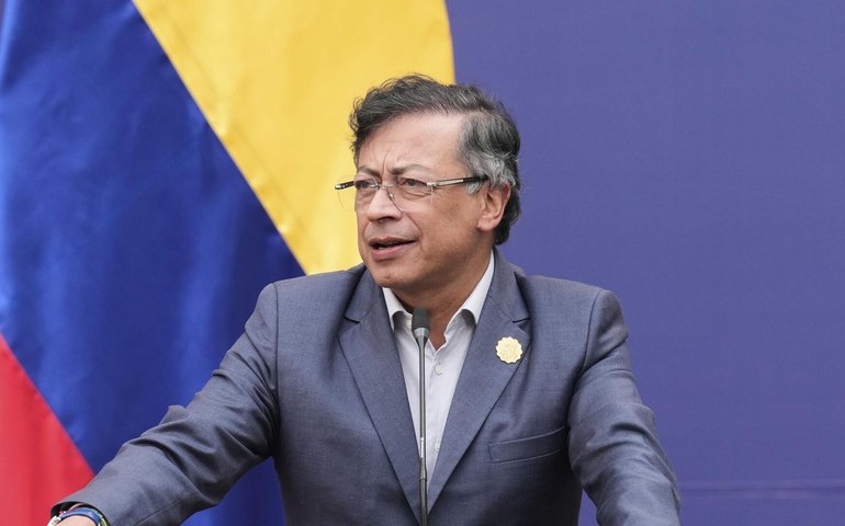 Petro afirma que tratado de livre comércio com EUA está 'suspenso de fato'