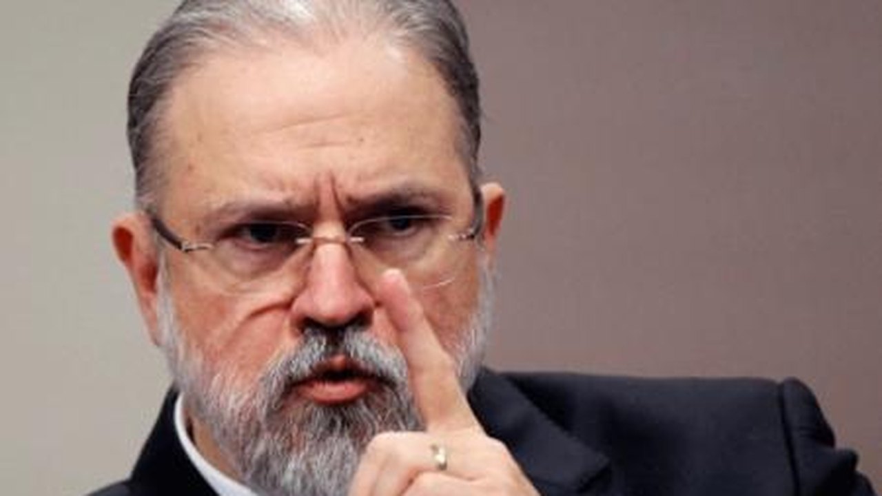 Atos golpistas: Aras diz a Lira que PGR já tem 40 denúncias contra envolvidos
