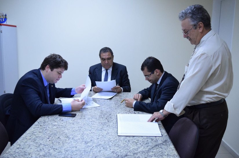 Apresentação de emendas adia apreciação do PLOA 2018 pela ALE
