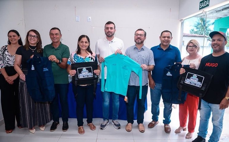 Prefeito de Anadia entrega novos fardamentos aos Agentes Comunitários de Saúde e de Combate às Endemias