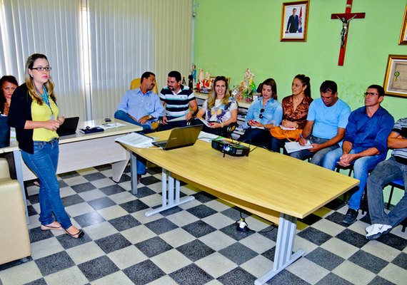 Sebrae ministra palestra sobre ações de fortalecimento dos pequenos negócios em Limoeiro