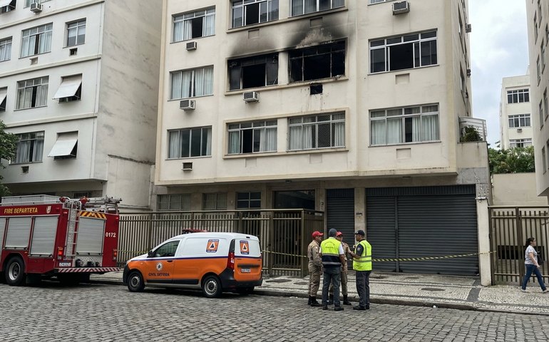 Idosa morre após incêndio atingir prédio no Leme