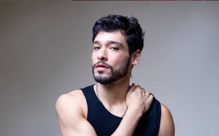 Bruno Fagundes revela que 'tentou ser hetero' e diz: 'Afundei em drogas'