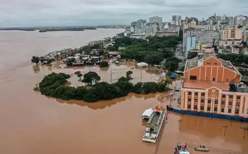 Água toma museus em Porto Alegre, mas acervo é salvo das enchentes