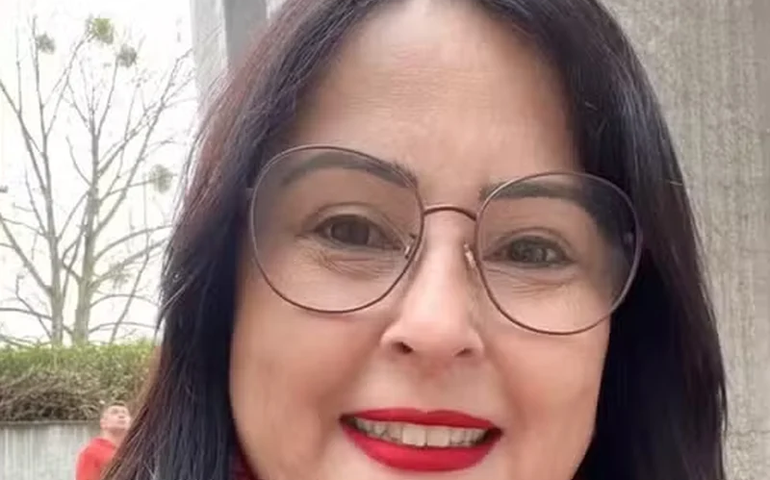 Funcionário público acusado de matar a mãe é transferido de prisão após ameaças de morte