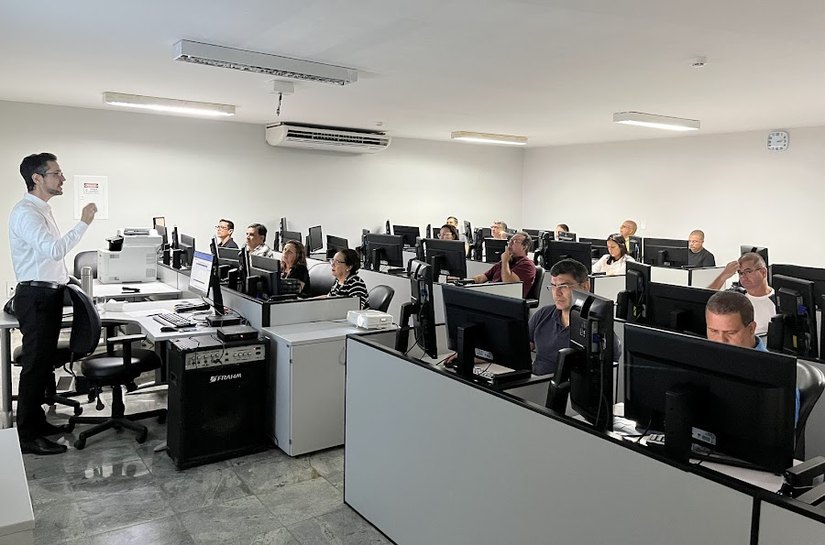 Oficiais de justiça aperfeiçoam conhecimentos sobre ferramentas do SAJ