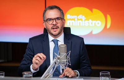O Governo do Brasil agiu rápido para reduzir os impactos da crise do combustível ao consumidor”, diz o ministro Tomé Franca