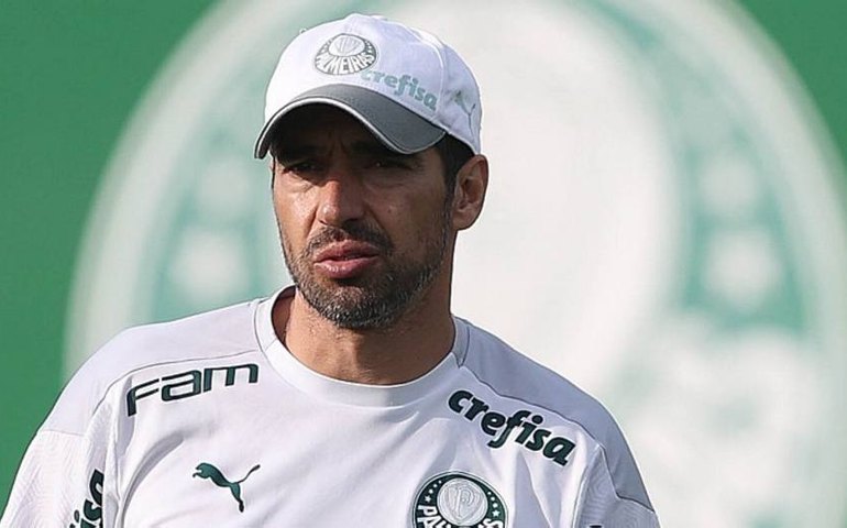 Abel Ferreira recebe medalha de mérito esportivo do Governo de São Paulo