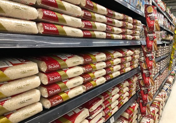 Governo atuará na redução de alíquota em alimento mais caro no mercado interno, diz ministro