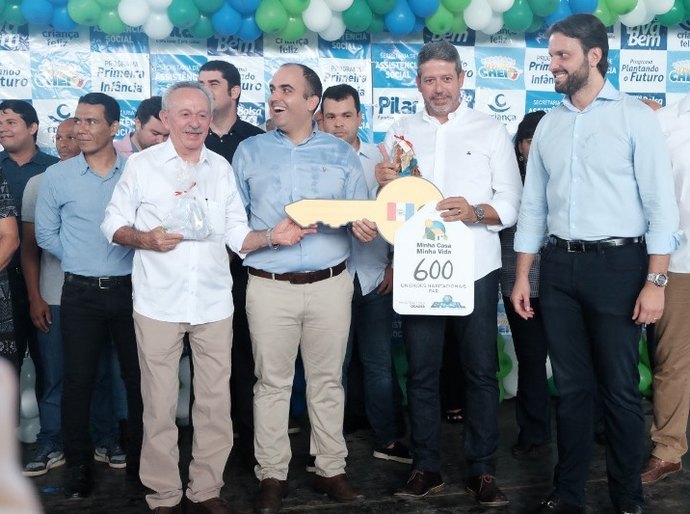 Benedito de Lira manda recursos para o construção de 40 mil casas em Alagoas