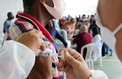 Profissionais do Sistema Socioeducativo são vacinados contra Covid-19