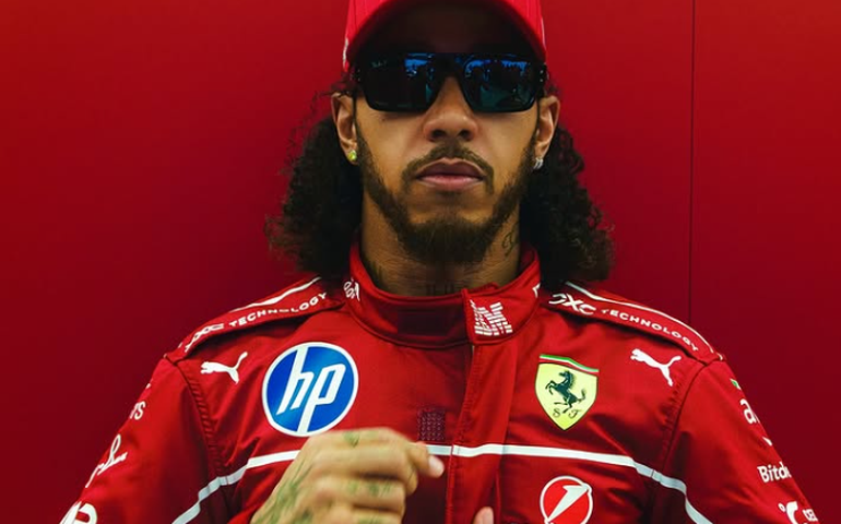 Hamilton sofre punição e perde posições no grid para 'estreia' na casa da Ferrari