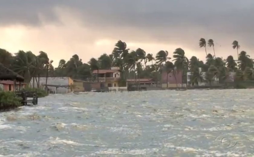 Marinha emite alerta para mau tempo e ressaca em Maceió