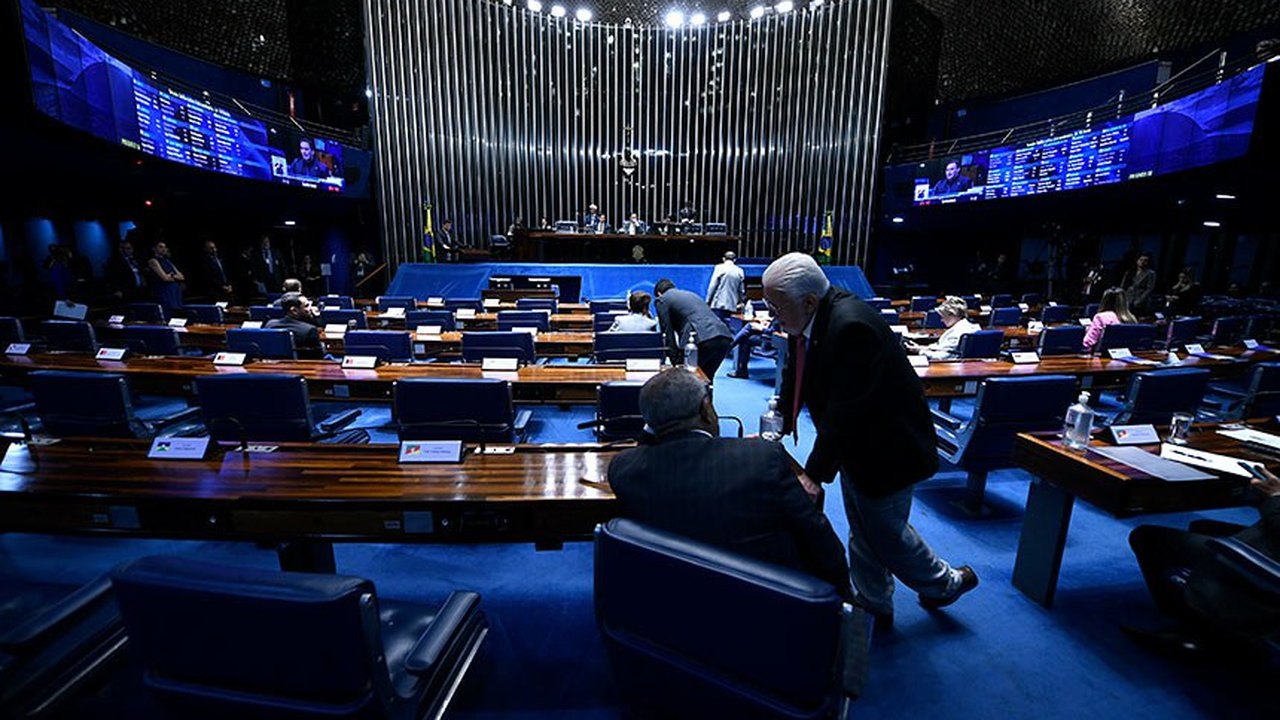 Plenário aprova desarquivamento e 85 propostas voltam a tramitar