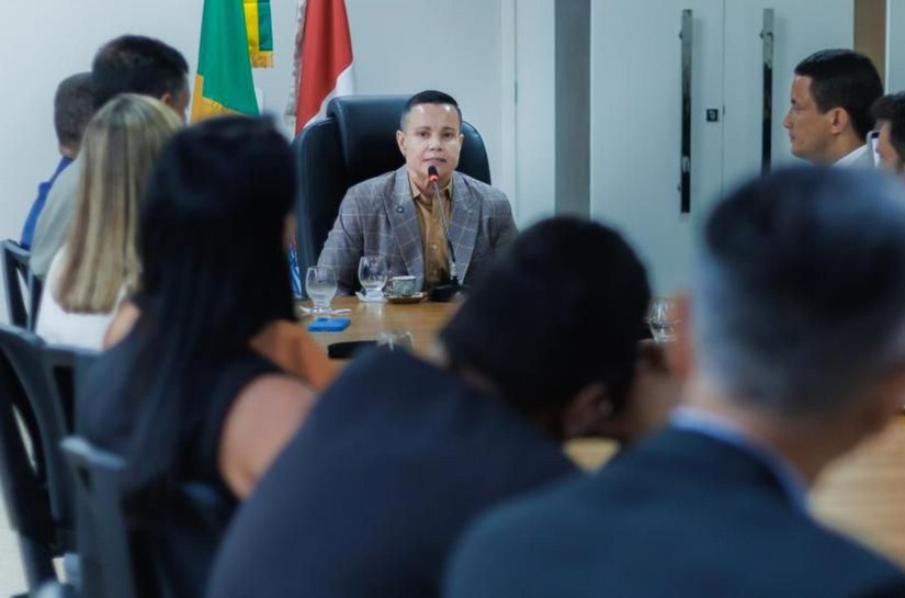 Acordo estruturado pela PGE amplia jornada e garante reajuste para cerca de 2.300 policiais civis